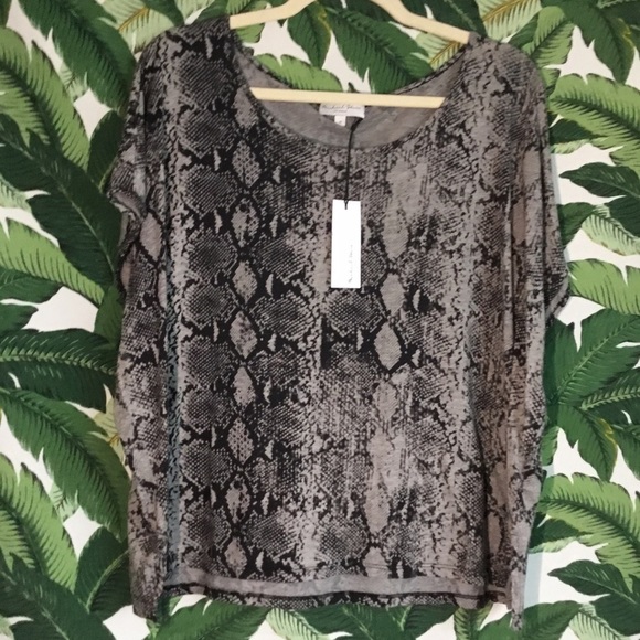 MICHAEL stars Snake print Soft boxy Loose fit T-shirt blouse Women's - Picture 9 of 11